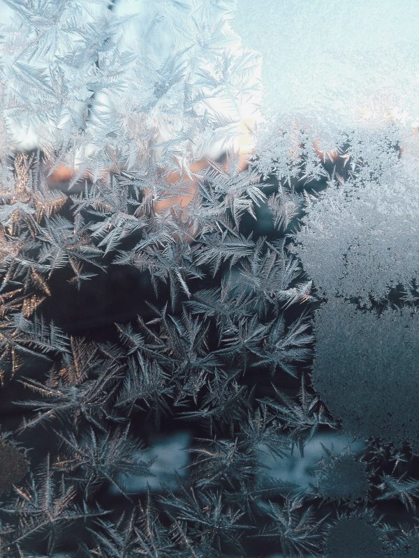 Snø på vindu, iskrystaller